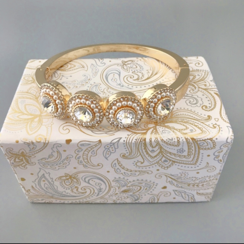 Gold-Tone Crystal Kiska Pearl Cluster Bangle